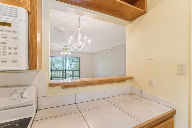 101 Pine Forest E-17, Maumelle, AR 72113
