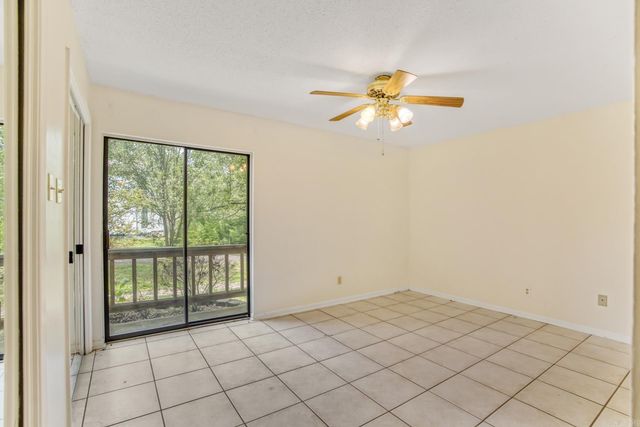 101 Pine Forest E-17, Maumelle, AR 72113