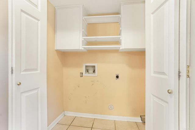 101 Pine Forest E-17, Maumelle, AR 72113