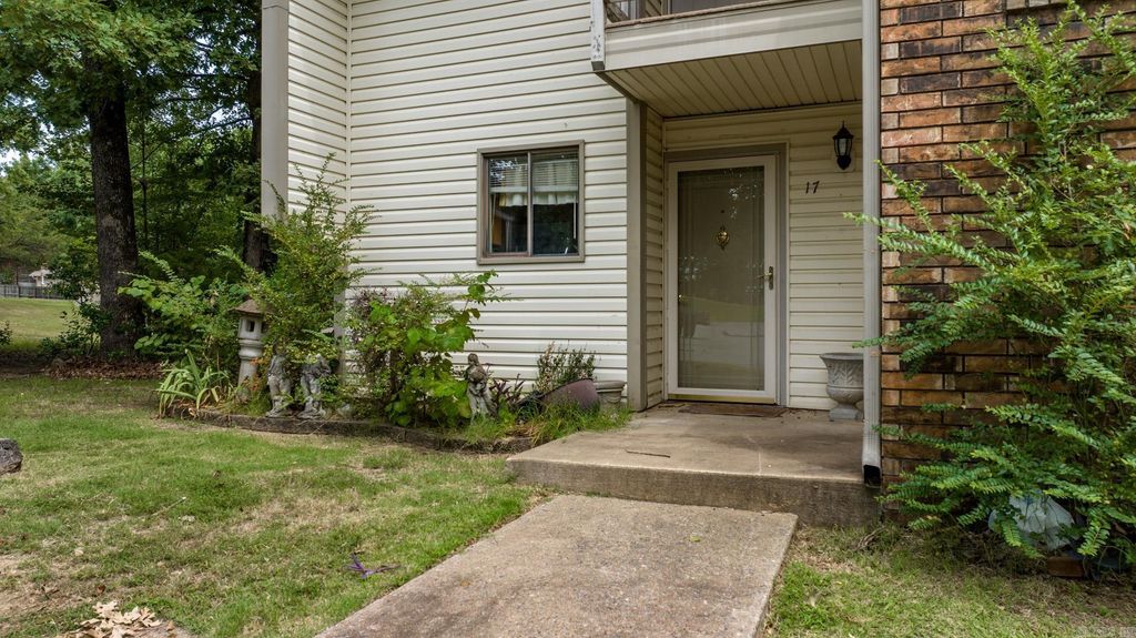 101 Pine Forest E-17, Maumelle, AR 72113