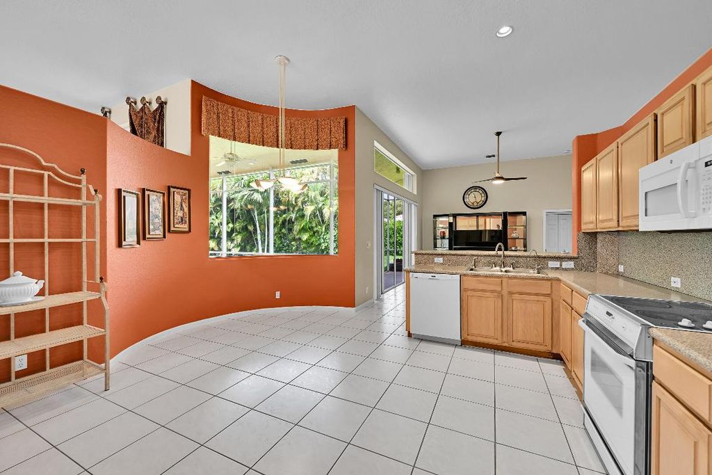 Image 12 of property listing at 5941 NW 99th Avenue, Parkland, FL 33076