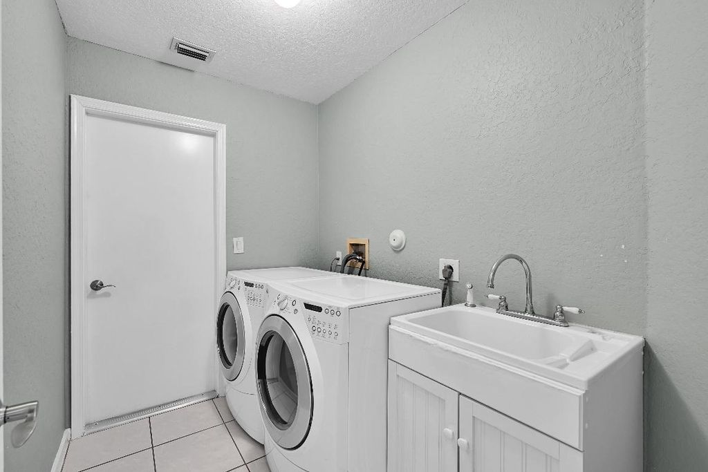 Image 25 of property listing at 5941 NW 99th Avenue, Parkland, FL 33076