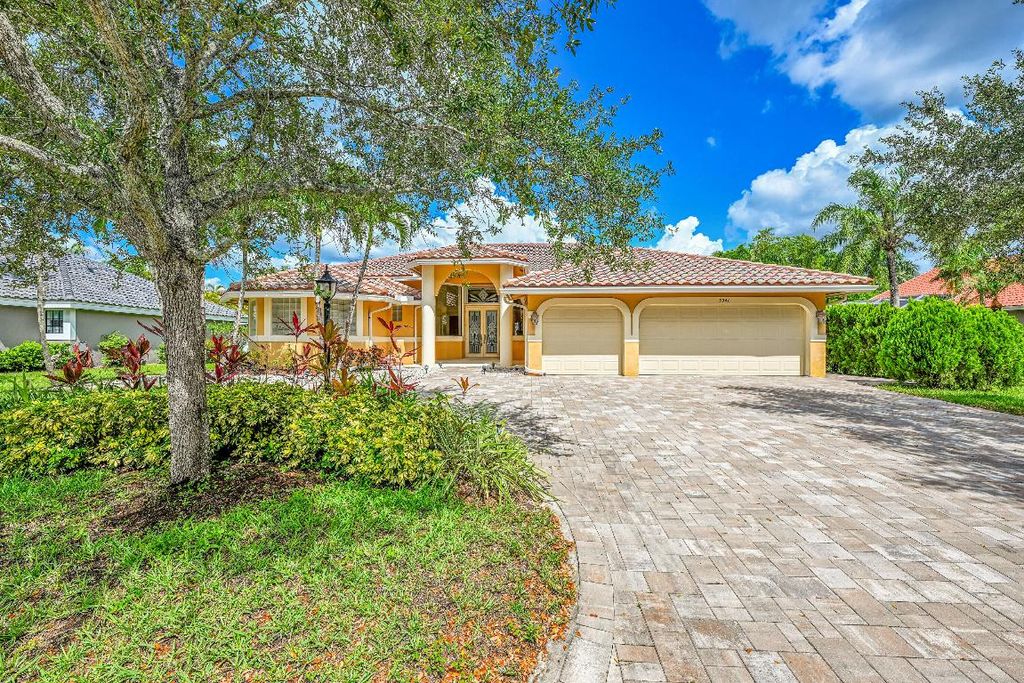 Image 3 of property listing at 5941 NW 99th Avenue, Parkland, FL 33076
