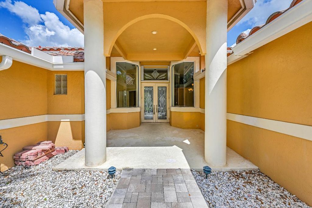 Image 4 of property listing at 5941 NW 99th Avenue, Parkland, FL 33076