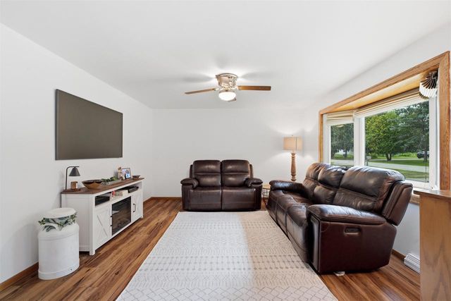 3090 W 1ST AVENUE, Appleton, WI 54914