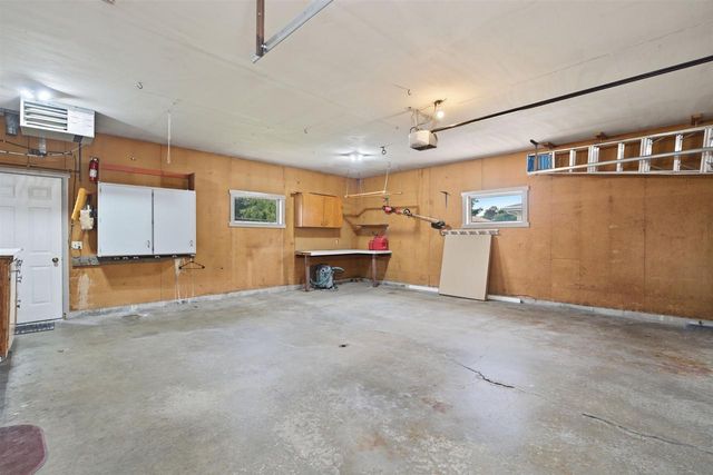 3090 W 1ST AVENUE, Appleton, WI 54914