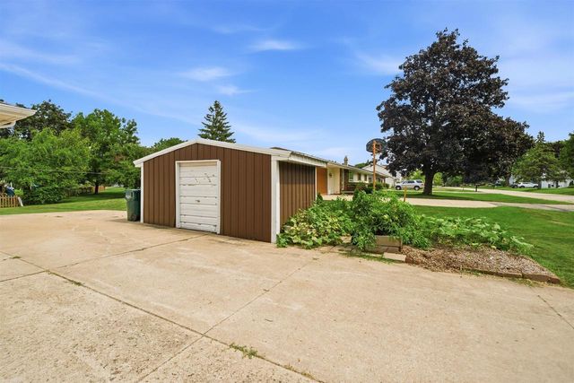 3090 W 1ST AVENUE, Appleton, WI 54914