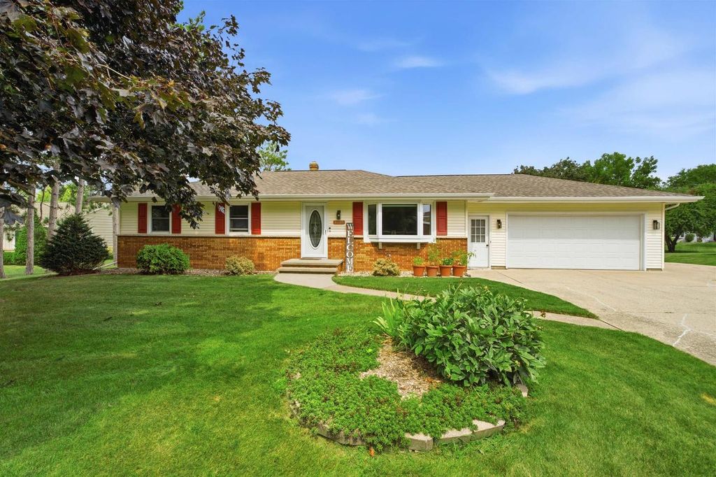 3090 W 1ST AVENUE, Appleton, WI 54914