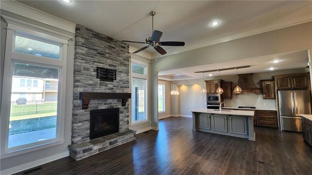 8140 NW 90th Street, Kansas City, MO 64153