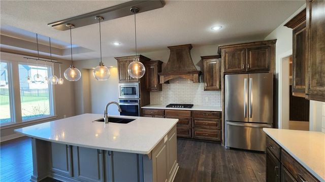 8140 NW 90th Street, Kansas City, MO 64153