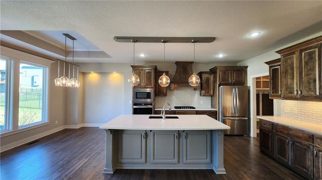 8140 NW 90th Street, Kansas City, MO 64153