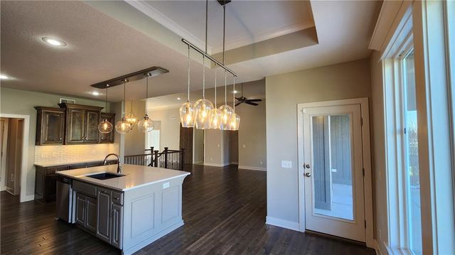 8140 NW 90th Street, Kansas City, MO 64153