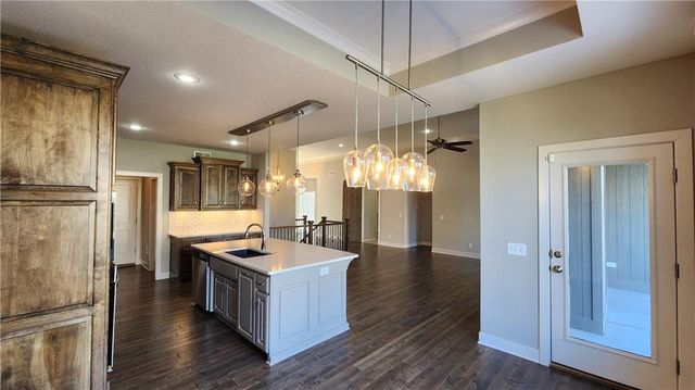 8140 NW 90th Street, Kansas City, MO 64153