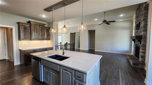 8140 NW 90th Street, Kansas City, MO 64153