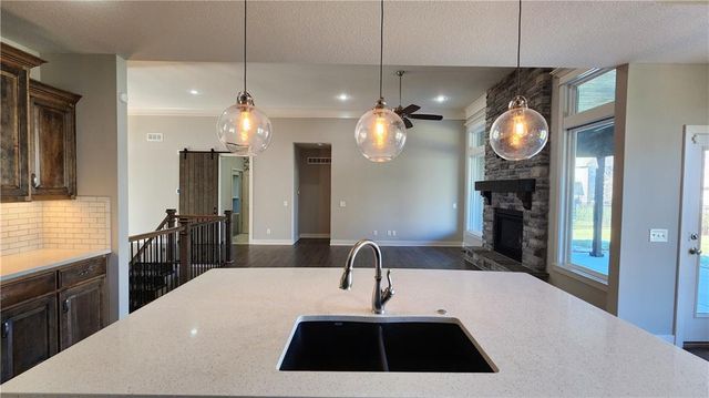 8140 NW 90th Street, Kansas City, MO 64153