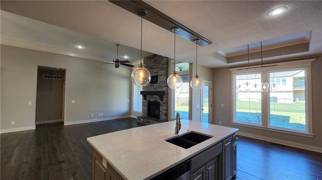 8140 NW 90th Street, Kansas City, MO 64153