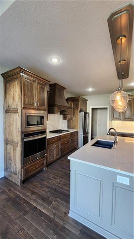 8140 NW 90th Street, Kansas City, MO 64153