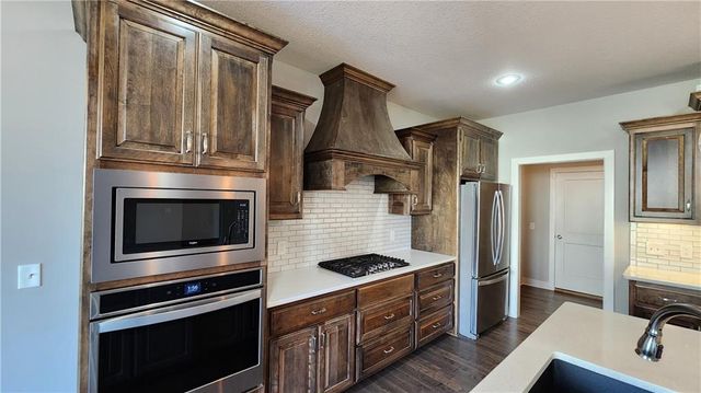 8140 NW 90th Street, Kansas City, MO 64153