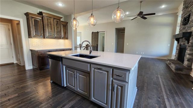 8140 NW 90th Street, Kansas City, MO 64153