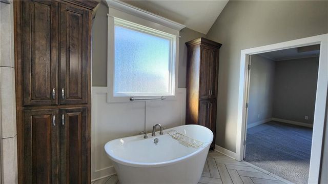 8140 NW 90th Street, Kansas City, MO 64153