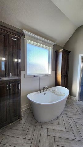 8140 NW 90th Street, Kansas City, MO 64153