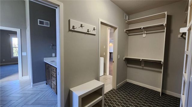 8140 NW 90th Street, Kansas City, MO 64153