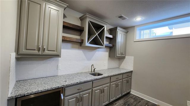 8140 NW 90th Street, Kansas City, MO 64153