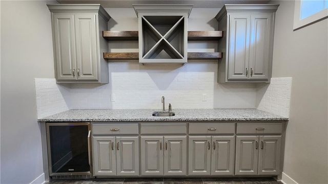 8140 NW 90th Street, Kansas City, MO 64153