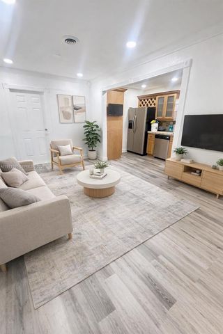 7910 NW 12th St, Pembroke Pines, FL 33024