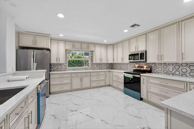 376 SW Paar Drive, Port St. Lucie, FL 34953