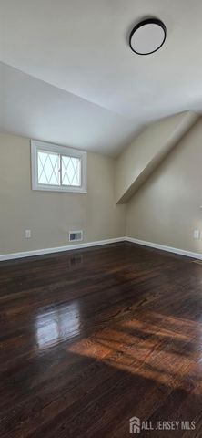 22 Robin Place, Sayreville, NJ 08859