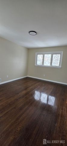 22 Robin Place, Sayreville, NJ 08859