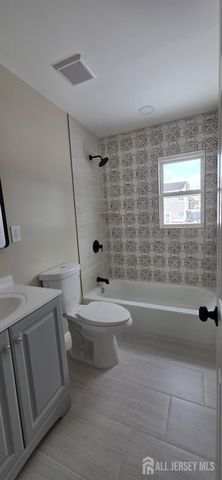 22 Robin Place, Sayreville, NJ 08859