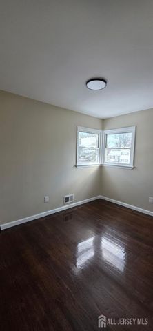 22 Robin Place, Sayreville, NJ 08859