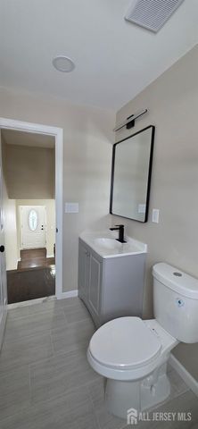 22 Robin Place, Sayreville, NJ 08859