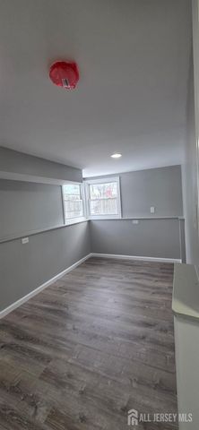 22 Robin Place, Sayreville, NJ 08859