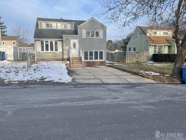 22 Robin Place, Sayreville, NJ 08859