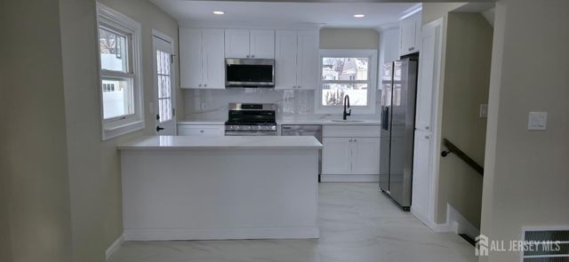 22 Robin Place, Sayreville, NJ 08859