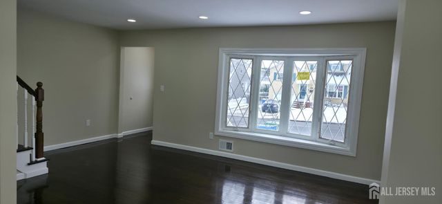 22 Robin Place, Sayreville, NJ 08859