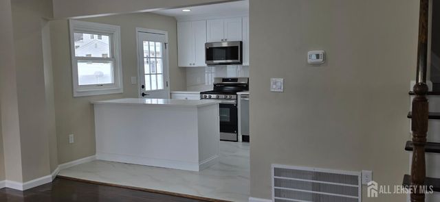 22 Robin Place, Sayreville, NJ 08859