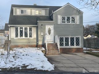 22 Robin Place, Sayreville, NJ 08859