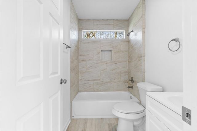 16643 Lake Circle, Conroe, TX 77302