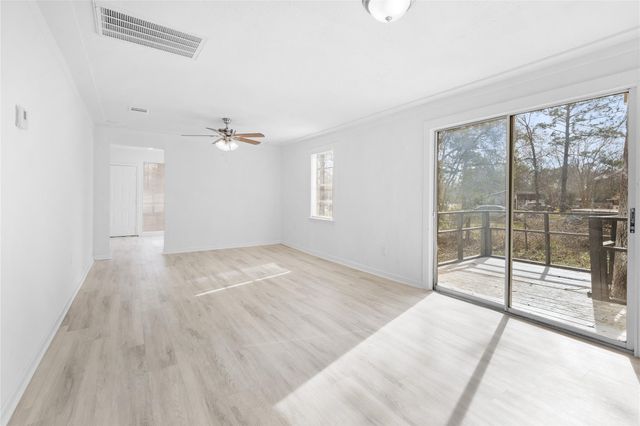 16643 Lake Circle, Conroe, TX 77302