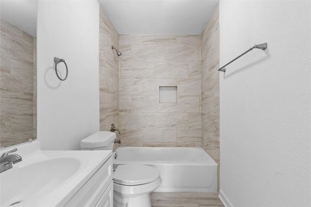 16643 Lake Circle, Conroe, TX 77302