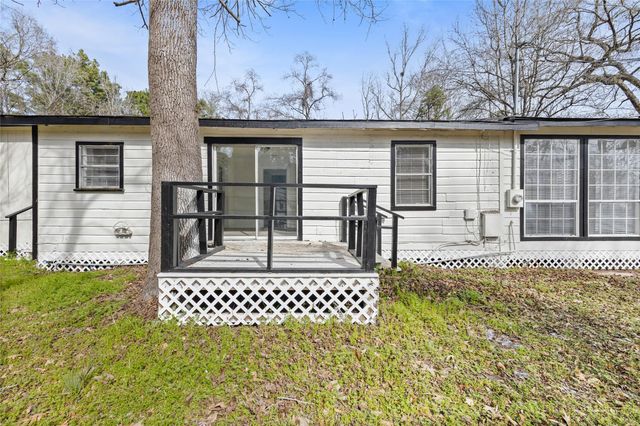 16643 Lake Circle, Conroe, TX 77302