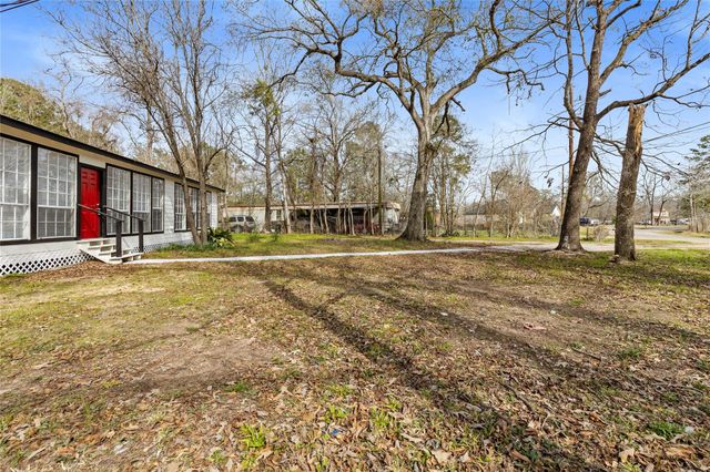 16643 Lake Circle, Conroe, TX 77302