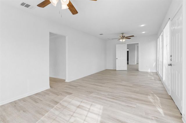 16643 Lake Circle, Conroe, TX 77302