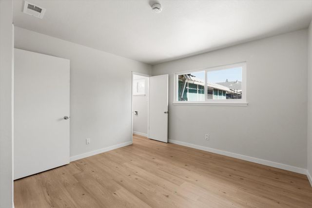 215 Ardmore Ave, Roseville, CA 95678