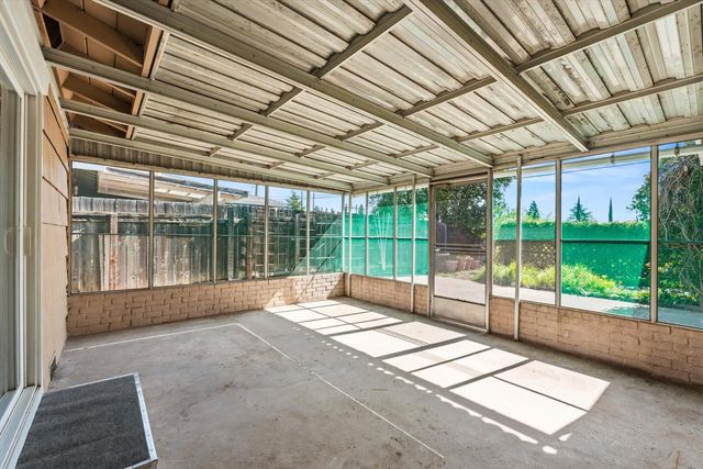 215 Ardmore Ave, Roseville, CA 95678