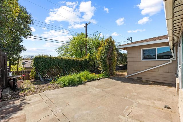 215 Ardmore Ave, Roseville, CA 95678